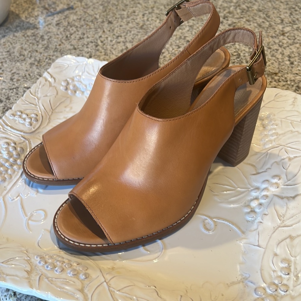 Madewell leather so 9.5 heels excellent condition. - Picture 3 of 12